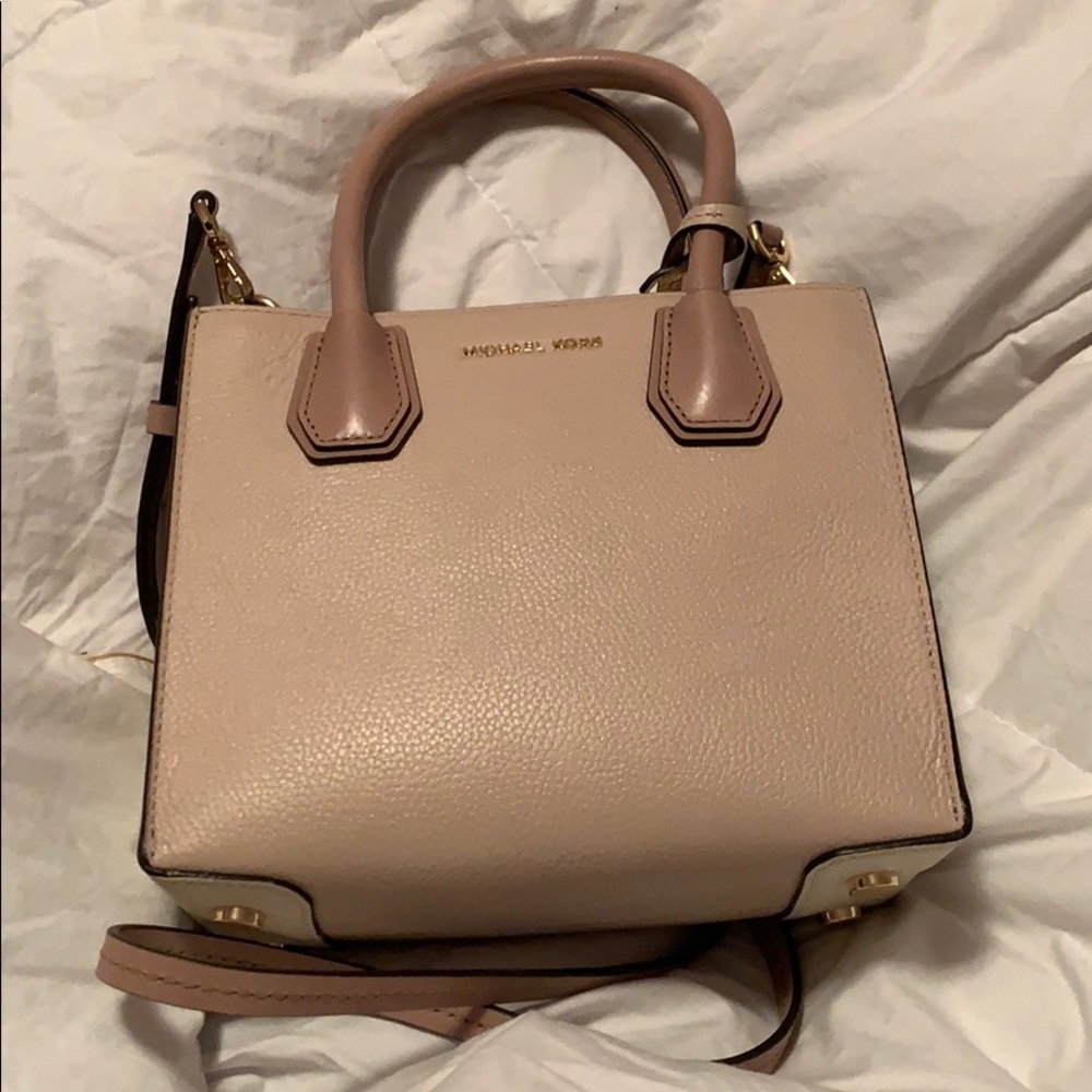 Michale kors pink and white side purse